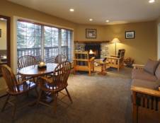 Emerald One Bedroom Suite - 1 Queen