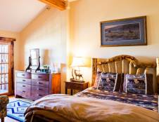 Lodge Room - 1 Queen