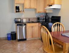 Full Kitchen 3 Queen Suite