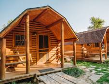 Pooh Bear - Shared Bathroom - 1 Double & 1 Twin/Twin Bunk Bed