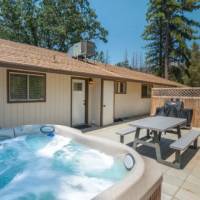 Blue Bird Ranch - Patio with Jacuzzi, Outdoor Furniture and Grill
