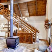 Yosemite's Creekside Birdhouse at Wawona