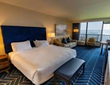 1 King Bed Standard Ocean View