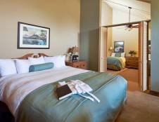 Loft Unit - 1 King & 2 Twins