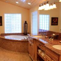 Grizzly Giant - Master Bathroom