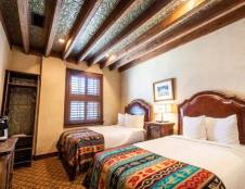 Historic Hotel - 2 Oversized Twin Beds