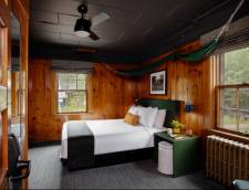 Main Lodge Room - 1 Queen