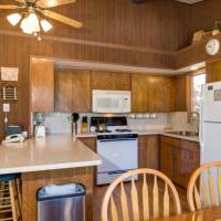 Kitchen and Breakfast Bar