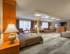 Lodge Suites - 2 Queens & 1 Sofa Sleeper