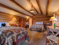 One Room Rustic Log Cabin - 2 Doubles