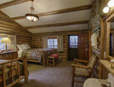 Two Room Rustic Log Cabin - 2 Doubles