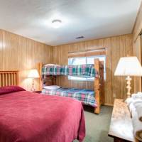 River Lodge - Bedroom 3