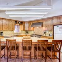 River Lodge - Breakfast Bar and Kitchen