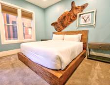 Family Suites - 1 King & 1 Murphy