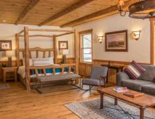 River Family Suite - 1 King & 2 Queens