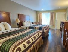 2 Queen Deluxe Beds NO PETS Allowed