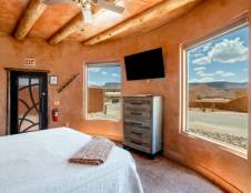 Cliff Dwelling 1 King or 2 Queens