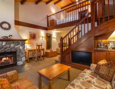 Family Loft Suite 1 King and Daybed Riverside