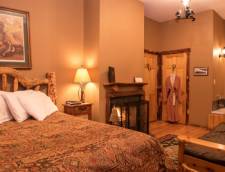 Lodge Room - 1 Queen and 1 Twin