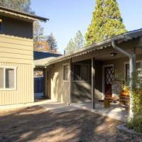 lazy_bear_lodge_outside2