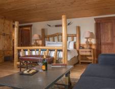 Mesa Family Suite - 1 King & 2 Queens