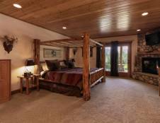 Grand Rooms - 1 King & 1 Futon