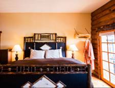 Lodge Room - 1 King and 1 Twin