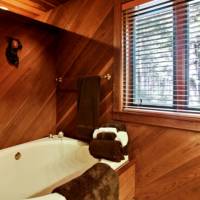 Little Ahwahnee Inn at Fish Camp