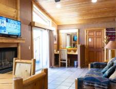 River Queen Two Bedroom Cabin - 2 Queens & 1 Sofa Sleeper