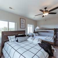 R Family Square - bedroom