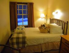 1 Queen Bed, Shared Bathroom