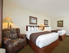 Traditional Room - 1 King or 2 Queens