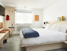 1 King Bed with 2 Queens Bunk Beds Room