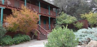 Buckeye Tree Lodge Three Rivers California