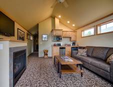 Yellowstone Cabin - 1 King, 1 Queen or 1 Full/Twin Bunk Bed & 1 Sofa Sleeper