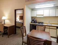 1 King Bed, 1 Bedroom Suite with Kitchen