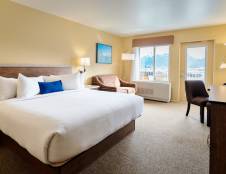 Deluxe King Harbor Balcony Rooms