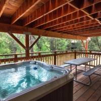 Sierra Springs - Covered Deck with Jacuzzi and Outdoor Funriture