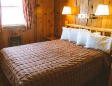 Main Lodge Room - 1 Queen