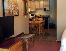 Full Kitchen 2 Queens Suite