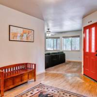 Explorers Retreat - entryway