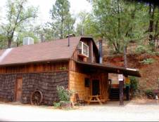 Barn House Studio - 1 Queen & 1 Twin/Twin Bunk