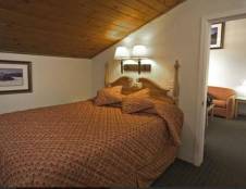 Main Lodge Suite - 1 Queen Bed - Twin Bed with Sofa Sleeper