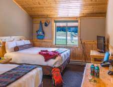 Main Lodge - 2 Queen Beds