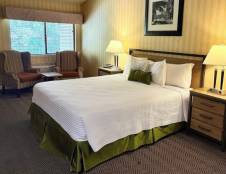 Classic River View King Bed