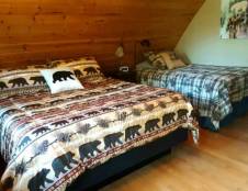 The Grinnell Room - 1 Queen & 1 Twin