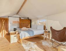 Deluxe Tent - 1 King