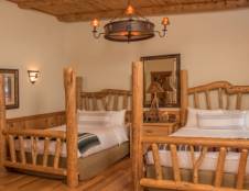 Mesa Studio Double - 2 Queens