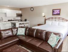 Executive Apartment - 1 King, 1 Twin/Twin Bunkbed & 1 Sofa Sleeper