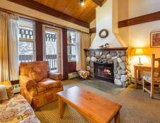 Family Loft Suite 1 King and Daybed Mountainside